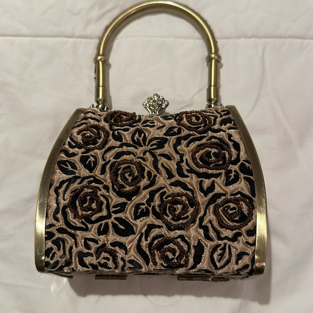 Super cute little bag with beautiful flower detail